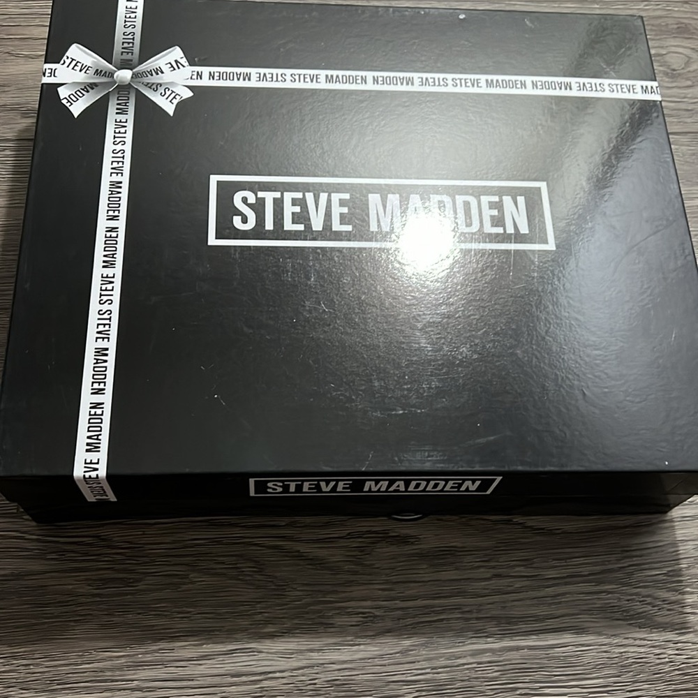 Steve Madden Set - Picture 6 of 6